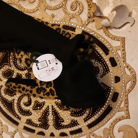 NEW UGG GLOVES - Picture 4 of 6